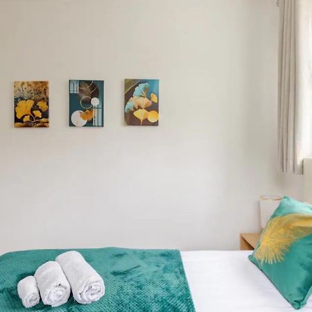 Spacious Two Bedroom Apartment In Battersea, Free Parking 伦敦 外观 照片