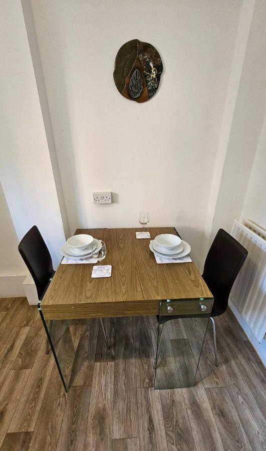 Spacious Two Bedroom Apartment In Battersea, Free Parking 伦敦 外观 照片