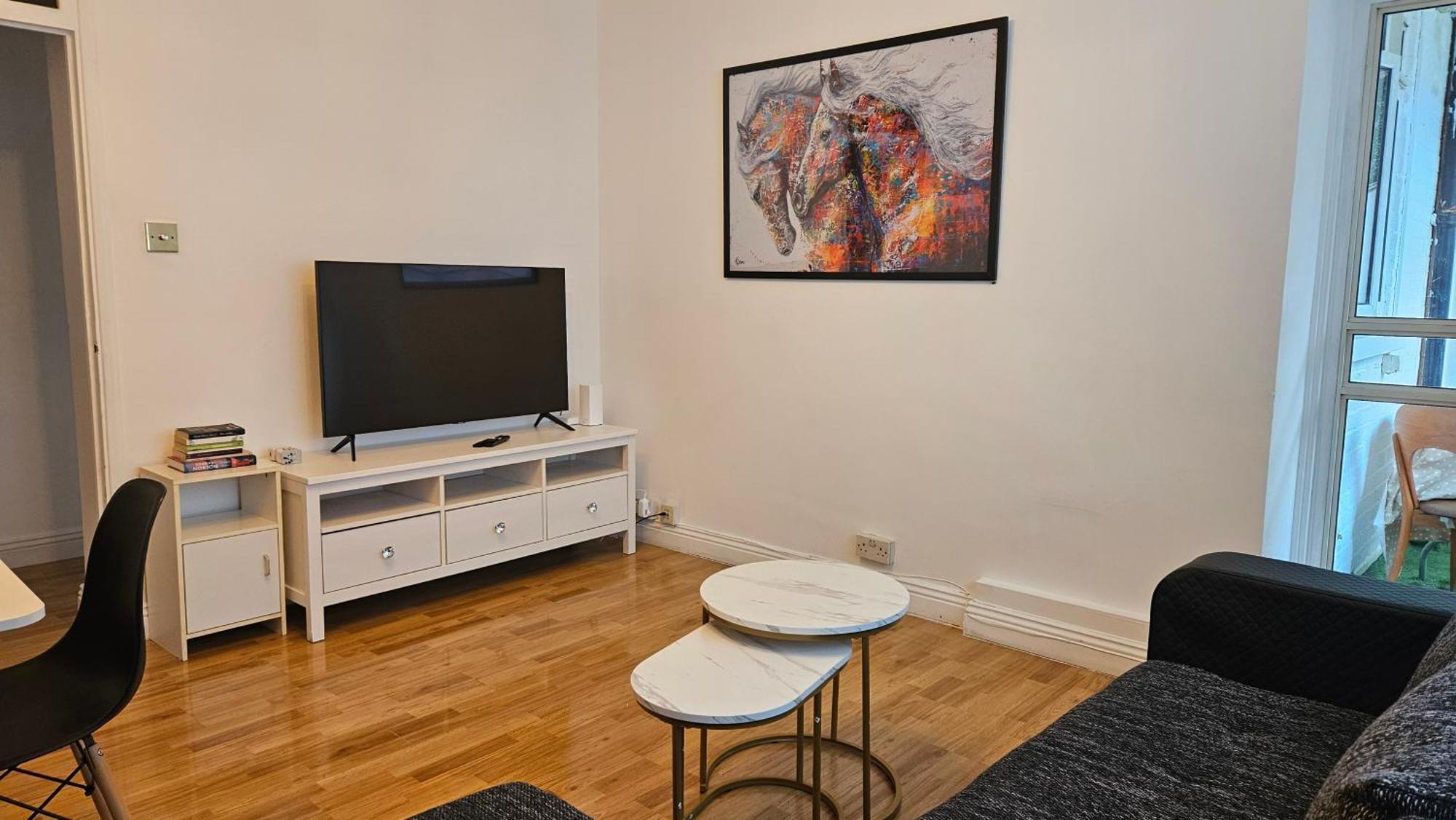 Spacious Two Bedroom Apartment In Battersea, Free Parking 伦敦 外观 照片