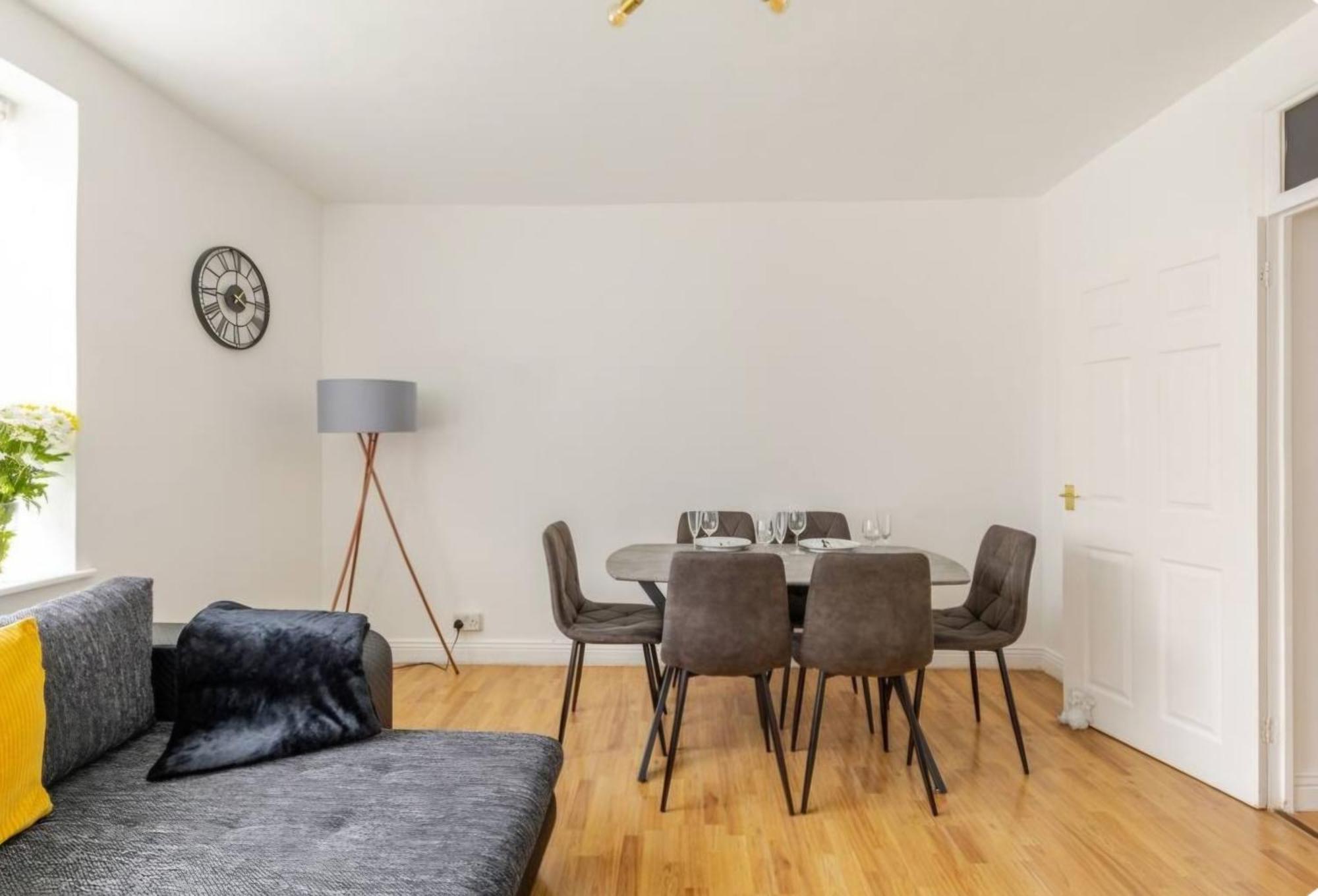 Spacious Two Bedroom Apartment In Battersea, Free Parking 伦敦 外观 照片